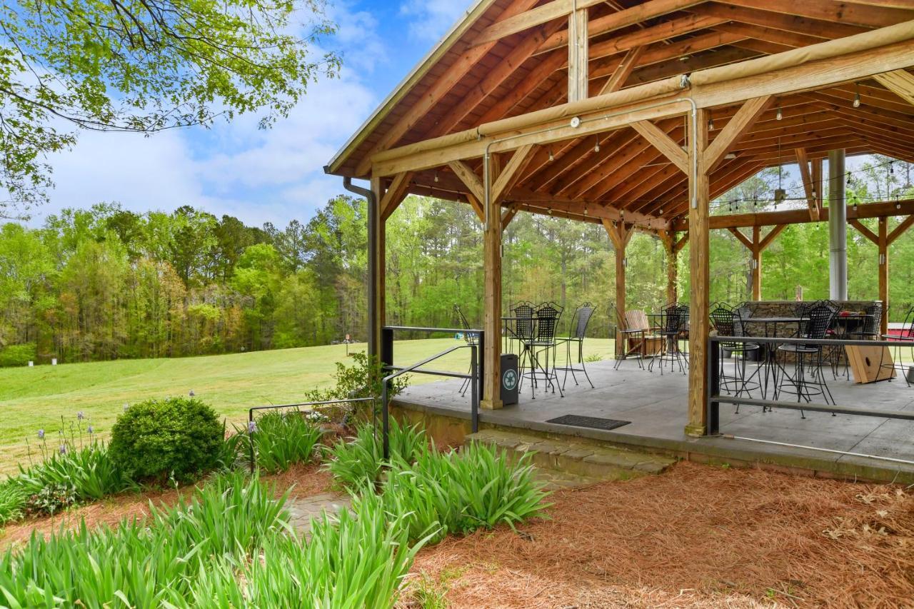 The Farmhouse Inn Buckhead Екстериор снимка